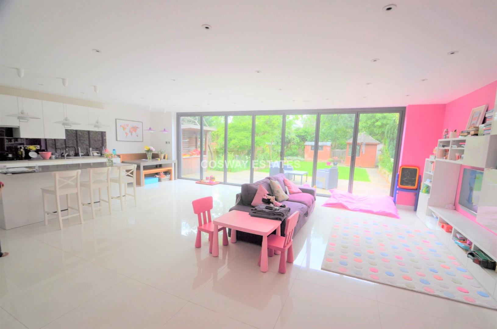 Sunbury Avenue, Mill Hill